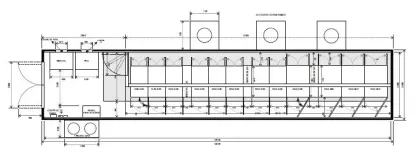 Gambar denah berukuran lengkap untuk data center kontainer, memuat susunan baris rak dan ruang peralatan di salah satu ujungnya.